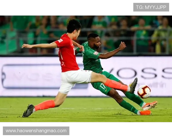 2012年广州恒大与巴塞罗那巅峰对决回顾：中西足球的精彩碰撞与启示