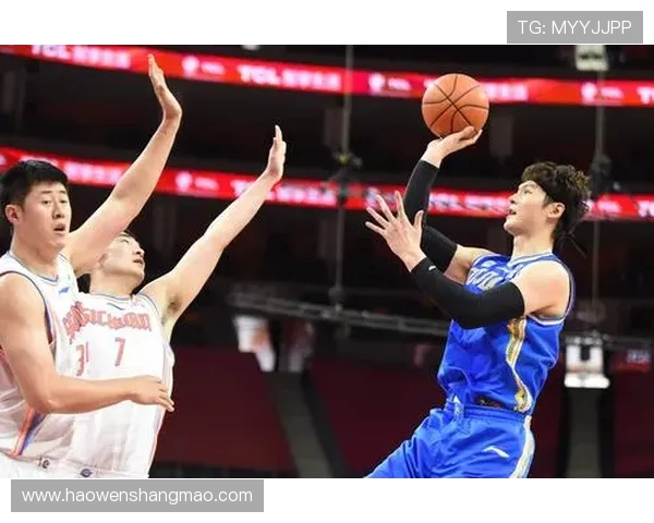 王哲林的篮球之路:从天赋少年到CBA巨星的成长历程与挑战 王哲林的篮球之路:从天赋少年到CBA巨星的成长历程与挑战