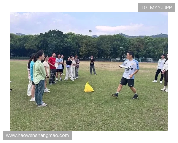 飞盘运动的魅力与挑战:深入探讨广州飞盘队的灵活性与团队协作 飞盘运动的魅力与挑战:深入探讨广州飞盘队的灵活性与团队协作